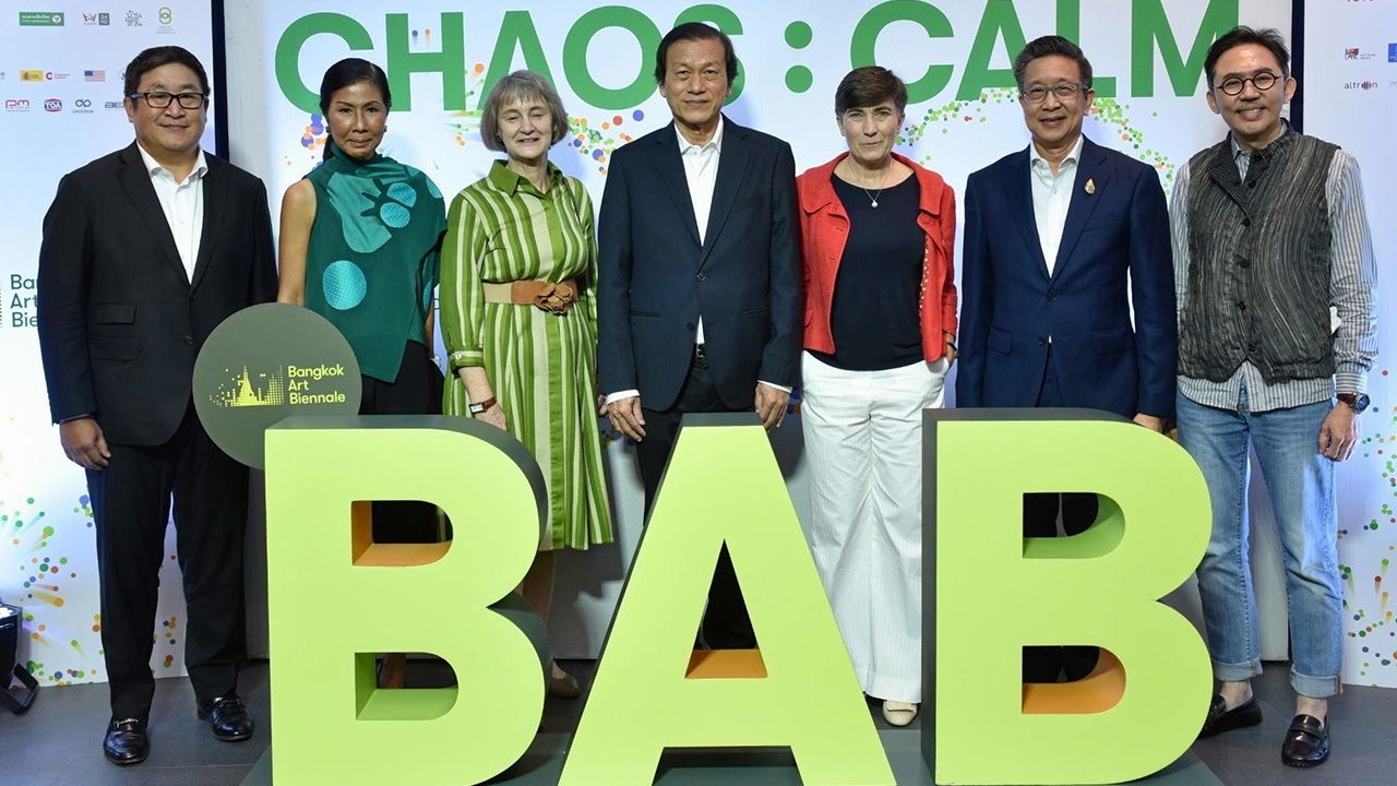 ร่วมสมัย - ศ.ดร.อภินันท์ โปษยานนท์ เปิดงาน “บางกอกอาร์ต เบียนนาเล่ 2022” เทศกาลศิลปะร่วมสมัยนานาชาติ จัดแสดงผลงานศิลปะร่วมสมัย โดยมี ดร.ซาราห์ เทย์เลอร์, แอนเจลา แมคโดนัลด์, กอบกาญจน์ วัฒนวรางกูร และ กมลนัย ชัยเฉนียน มาร่วมชมด้วย ที่ศูนย์สิริกิติ์ วันก่อน.