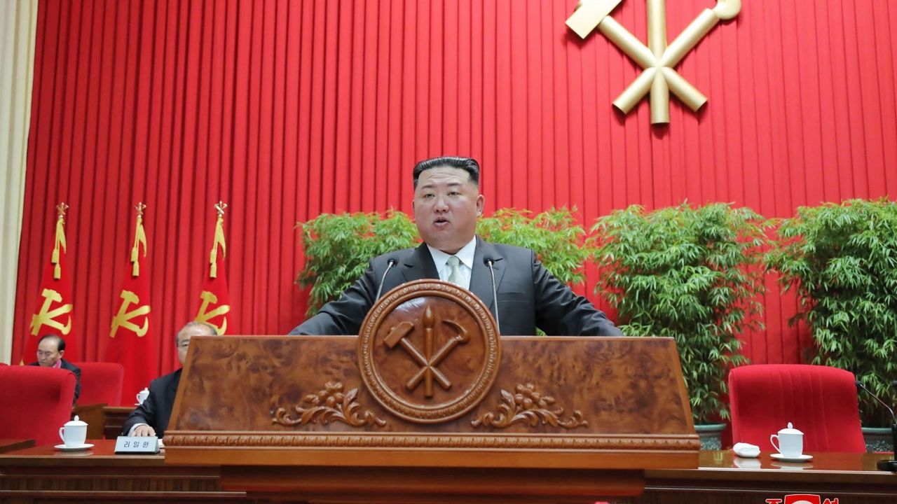 คิม จอง อึน ผู้นำเกาหลีเหนือ