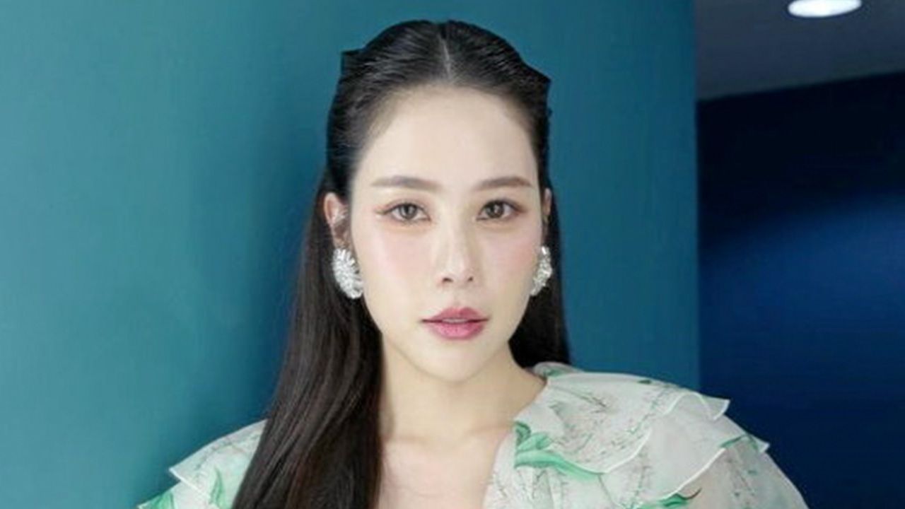 ช่อง 7 แถลง การณ์ยุติสัญญา โก้–วศิน เพราะไปออก “ร้องข้ามกำแพง” ช่องเวิร์คพอยท์ แล้วอย่างนี้สาว เบญ– เรวิญานันท์ ก็เพิ่งไปร้องเพลงในรายการนี้มา ช่องวัน 31 จะว่าอะไรมั้ยอะ?