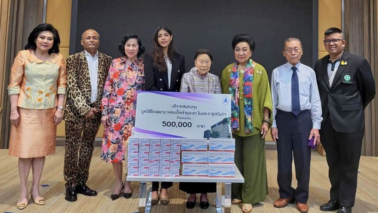 บริจาค เทวัญ ติวารี จาก บ.ซาย ฟาร์มา มอบเงินบริจาคจำนวน 500,000 บาท พร้อมยาโมนูพิราเวียร์และยาฟาวิพิราเวียร์ ให้ คุณหญิงเอื้อปรานี เจียรวนนท์ ในนามมูลนิธิโรงพยาบาลสมเด็จเจ้าพระยา โดยมี ลลิสา จงบารมี มาร่วมในพิธีด้วย ที่สถาบันจิตเวชศาสตร์สมเด็จเจ้าพระยา วันก่อน.