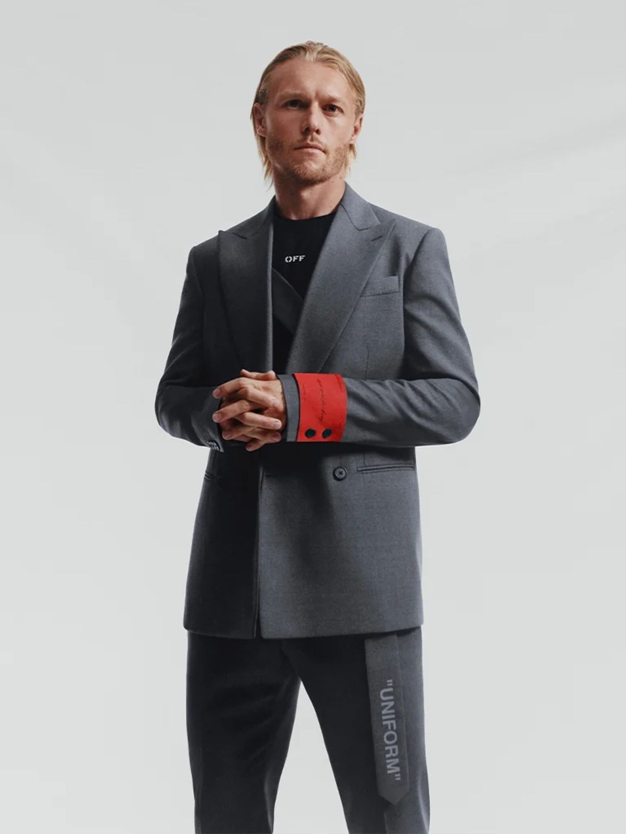 ซิมง เคียร์ และชุดเครื่องแบบทางการ