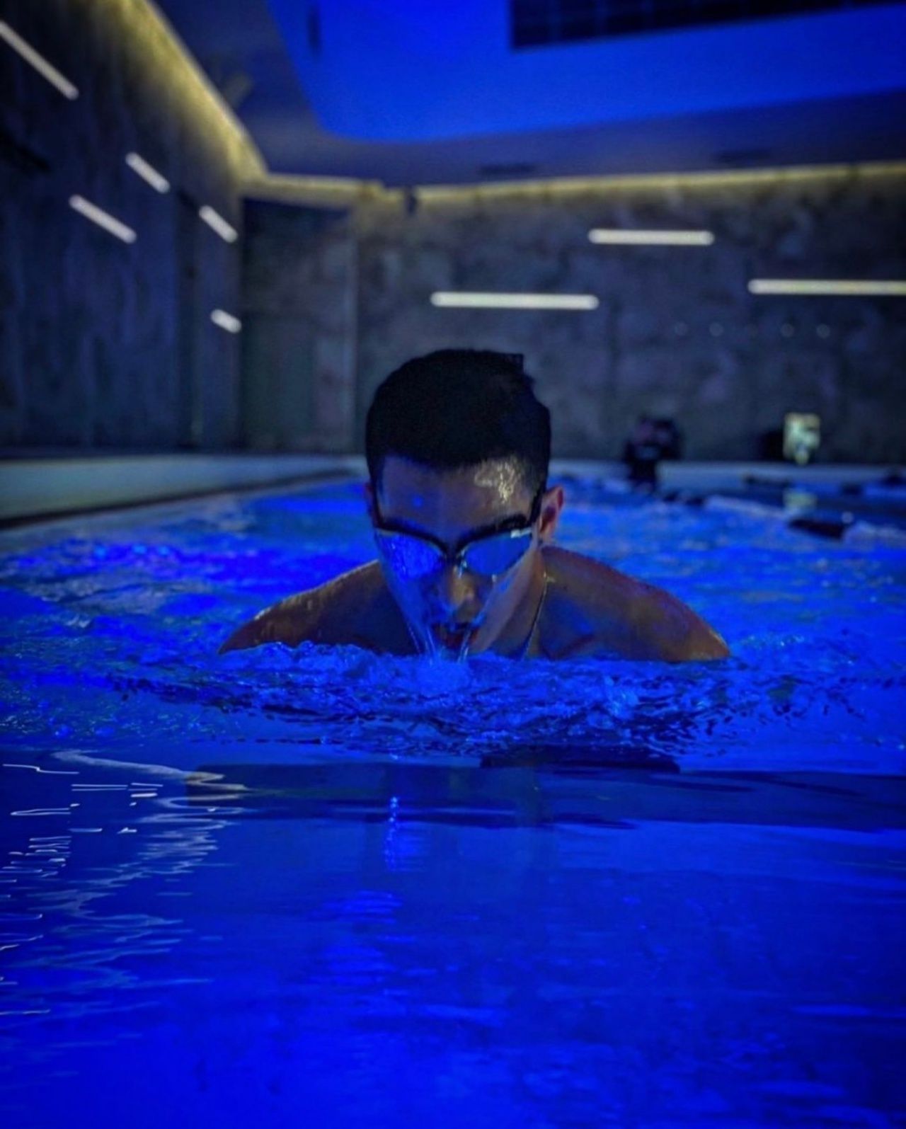 โตโน่ ว่ายน้ำข้ามโขง