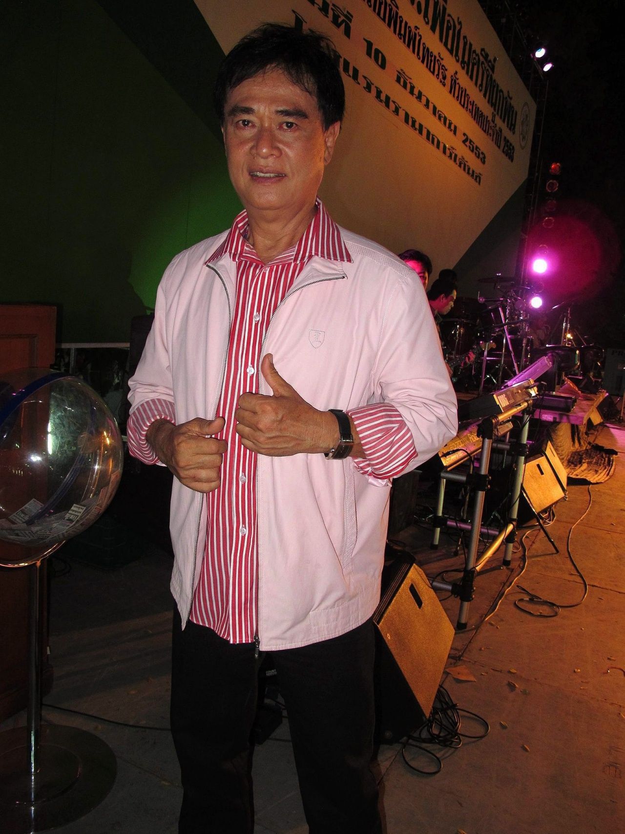 เด่น ดอกประดู่