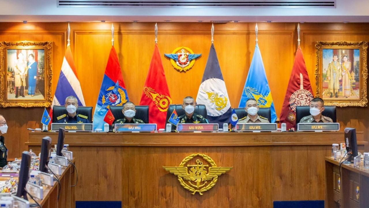 ประชุม ผบ.เหล่าทัพ นัดแรกคึกคัก ผบ.ทสส. ยินดีผู้นำใหม่ มอบนโยบาย 3 ด้าน