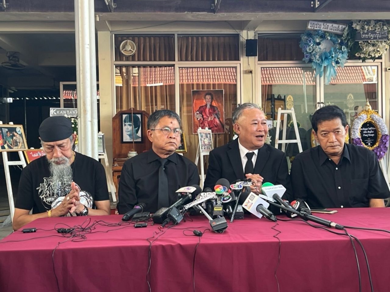 เป็ด เชิญยิ้ม, ถั่วแระ เชิญยิ้ม, เด๋อ ดอกสะเดา, โย่ง เชิญยิ้ม