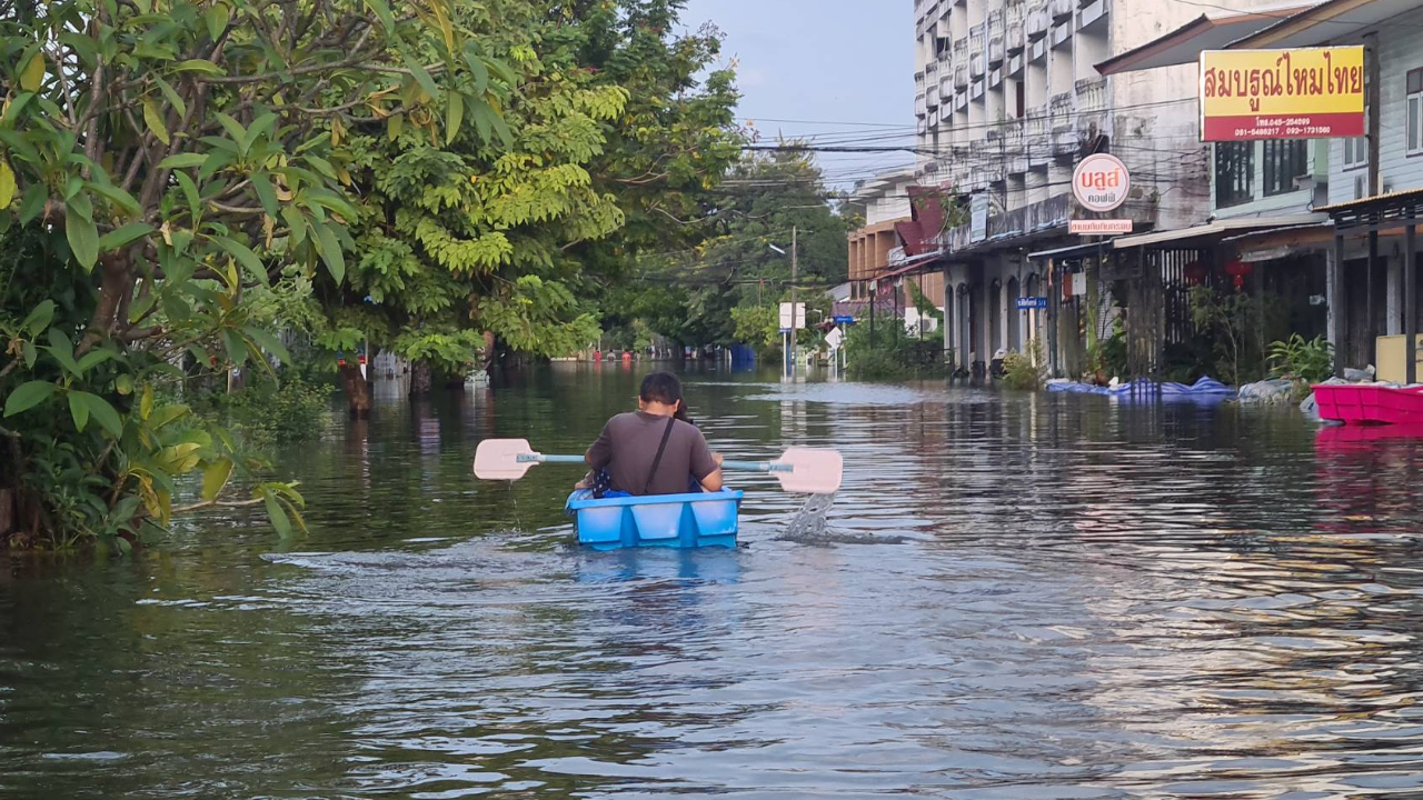"อุบลฯ" อ่วมน้ำจมเมือง ทุบเศรษฐกิจพัง 5 พันล้าน คาดปล่อยนานทุรดหนักแน่