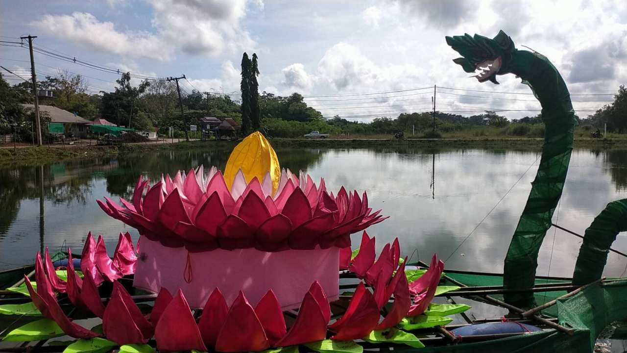 บ้านท่าอุทัย ยกเลิกจัดงานลอยกระทง เตรียมตักบาตรเทโว อุทิศส่วนกุศล 37 ศพ