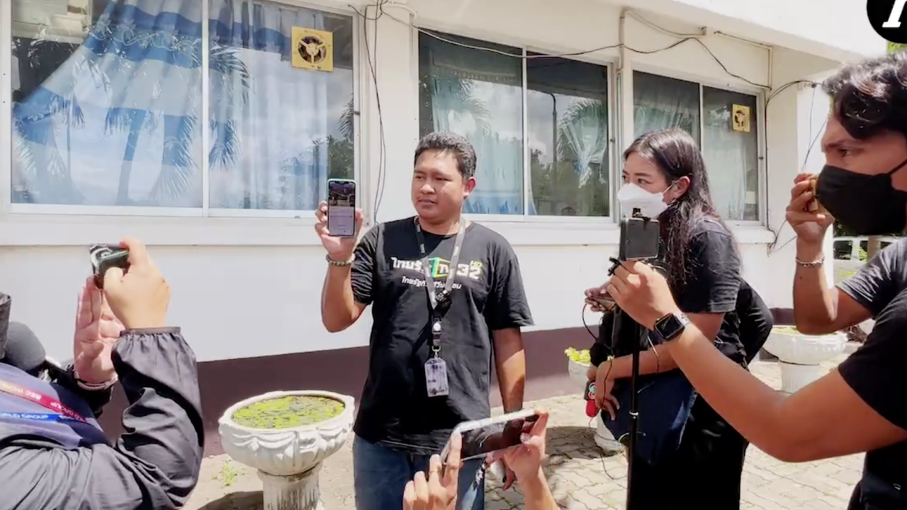 นักข่าวไทยรัฐออนไลน์ เล่านาที ถ่ายภาพสื่อ CNN ปีนข้ามรั้ว ออกมาจากศูนย์เด็กเล็ก
