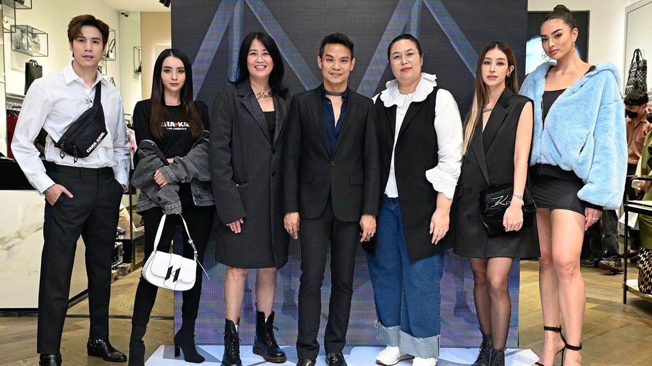 เปิดตัว พรเดช จันทวานิช และ กนกพร โลศิริ จัดงานเปิดตัว “CARA LOVES KARL” คอลเลกชันสุดเอ็กซ์คลูซีฟจาก คาร่า เดเลวีน ซุปเปอร์โมเดลร่วมรังสรรค์ดีไซน์ลํ้าสมัย โดยมี ฉัตรทิพย์ ภมรสูต, ชาลิดา วิจิตรวงศ์ทอง และ เจษฎ์พิพัฒ ติละพรพัฒน์ มาร่วมงานด้วย ที่เซ็นทรัลเวิลด์ วันก่อน.