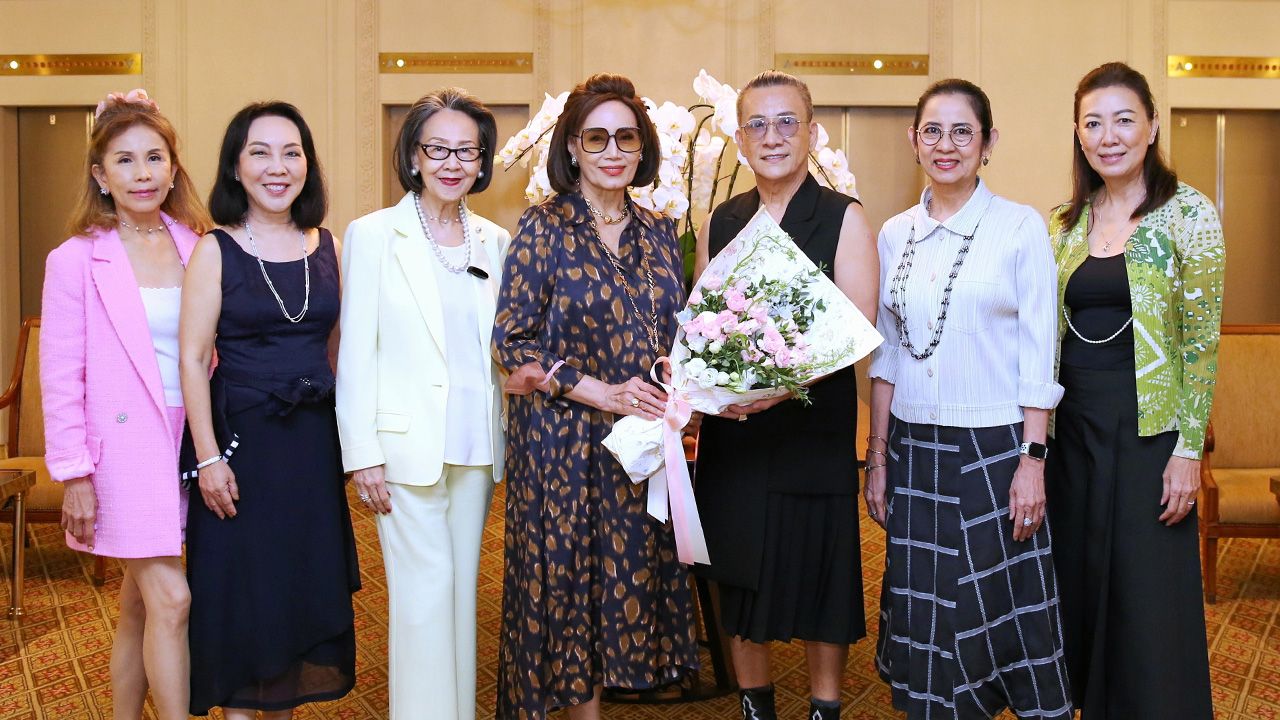 ผู้บำเพ็ญ อุษณีย์ วรวงศ์วสุ จัดงานเลี้ยงแสดงความยินดีแก่ ดร.สมศักดิ์ ชลาชล และ บุษบา เปรมเจริญ ในโอกาสได้รับรางวัล พระวิษณุกรรมประสิทธิ์ สาขาผู้บำเพ็ญประโยชน์ต่อสังคม โดยมี รุจิตร สุธนะเสรีพร และ อรุยา พุทธินันทน์ มาร่วมปลื้มด้วย ที่โรงแรมแมนดาริน โอเรียนเต็ล วันก่อน.