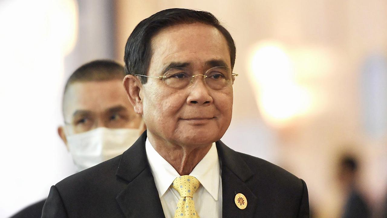 "บิ๊กตู่" บอกแยกทาง "บิ๊กป้อม" ไปรวมไทยสร้างชาติ “สุชาติ” ขน 12 ส.ส.ตาม