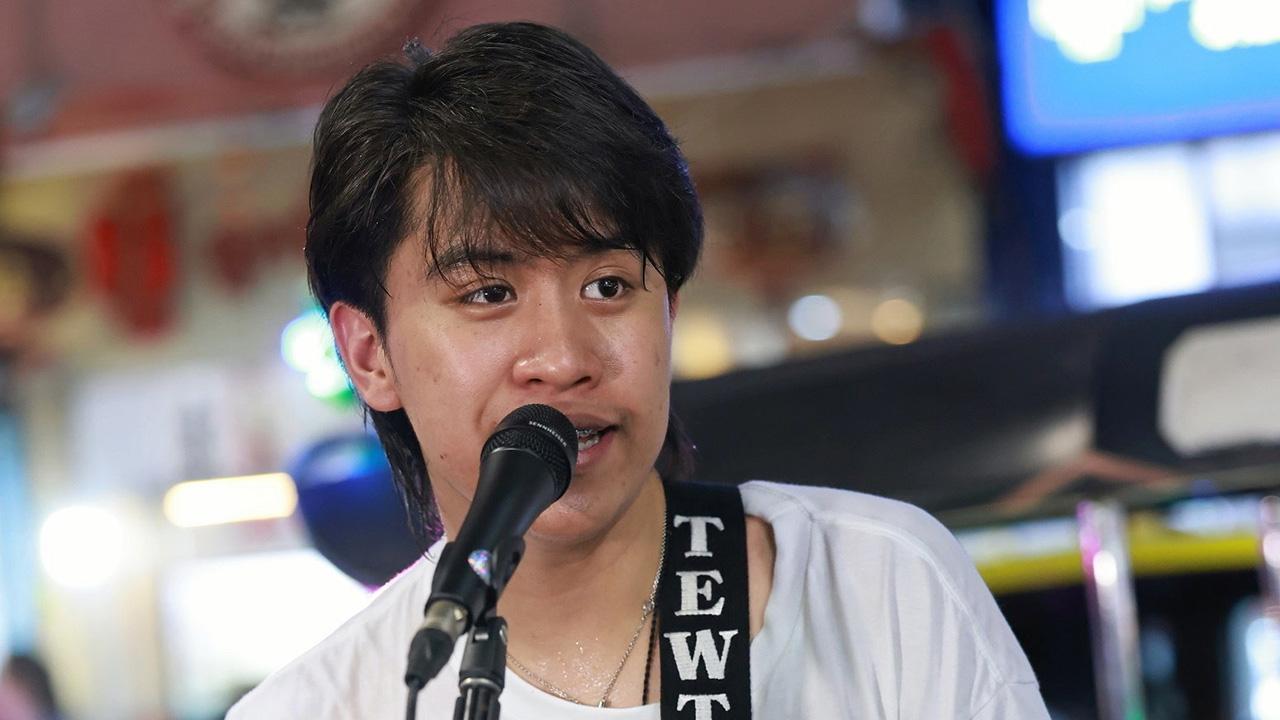"ติวเตอร์" แท็กทีม "เซย่า-เซินเจิ้น" บุกเยาวราชเปิดหมวกการกุศล