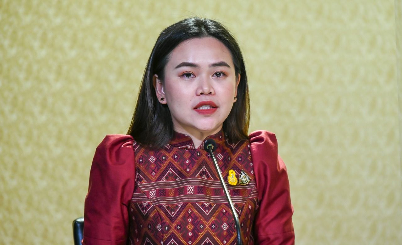 ไตรศุลี ไตรสรณกุล รองโฆษกรัฐบาล