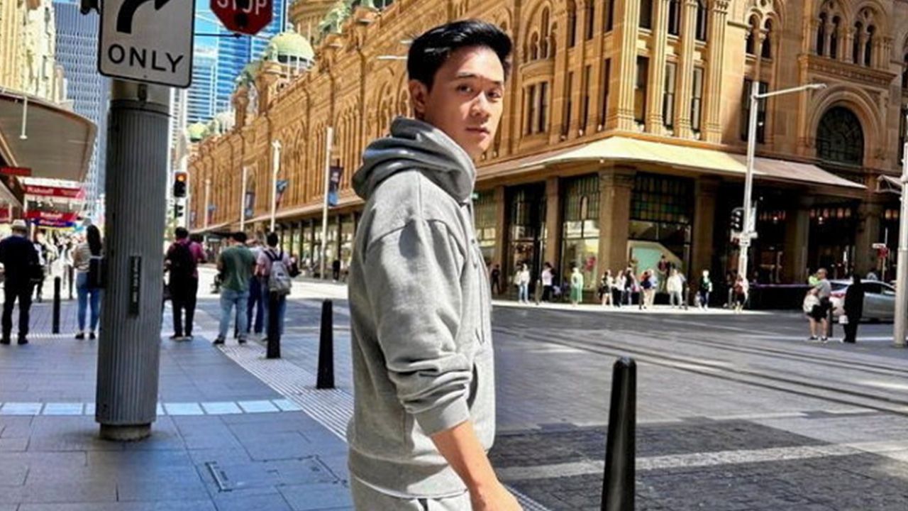 บินเดี่ยวไปประเทศ ออสเตรเลีย แต่อยู่เที่ยว เอ๊ย ทำงานได้ไม่กี่วัน น็อต-วิศรุต ร้องหาภรรยาซะแล้ว โดยโพสต์ไอจีว่า “อยู่ต่อไม่ไหว กลับไปหาเมีย”...คิดถึงผลไม้ที่เมืองไทย ชมพู่ ละซี้.