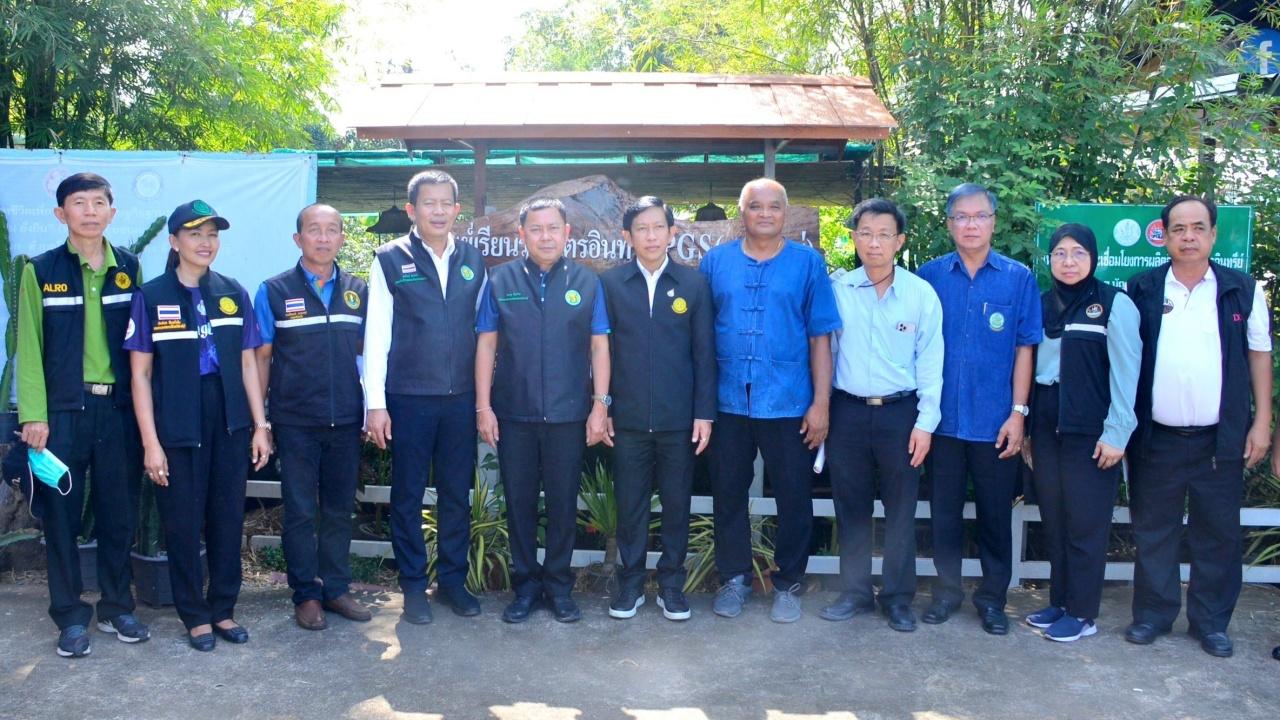 พด. มอบสารบำบัดน้ำเสีย หวังบรรเทาทุกข์เกษตรกรสิงห์บุรี หลังน้ำลด