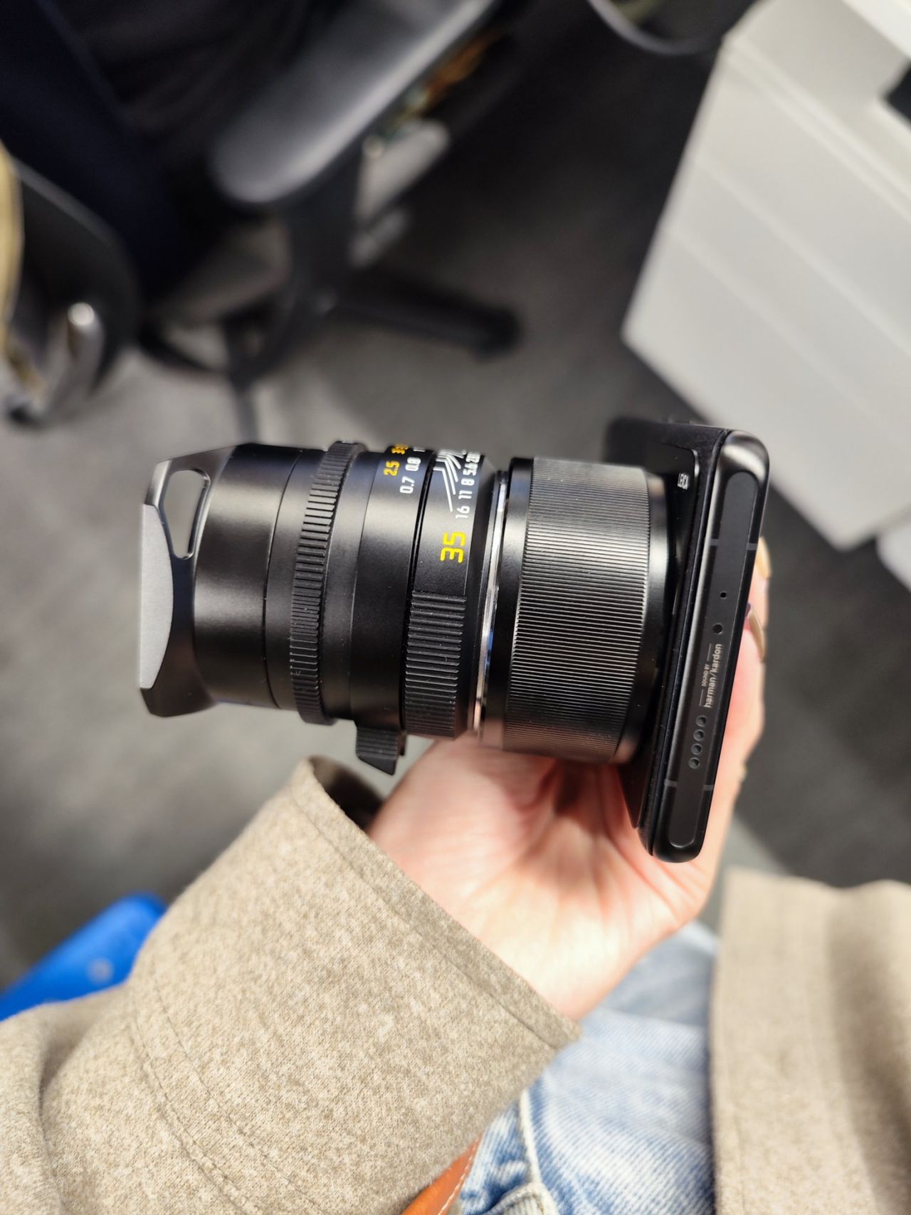 Xiaomi 12S Ultra ถูกดัดแปลงให้รองรับกับเลนส์ Leica M-Series