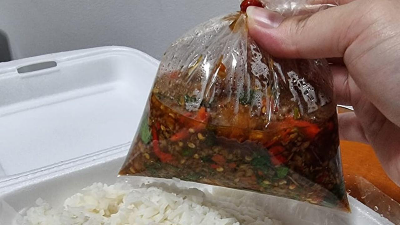 สาวเป็นงง สั่งผัดกะเพราคั่วแห้ง ร้านไม่มีขาย บอกทำให้ได้ ต้องมีน้ำแบบขลุกขลิก