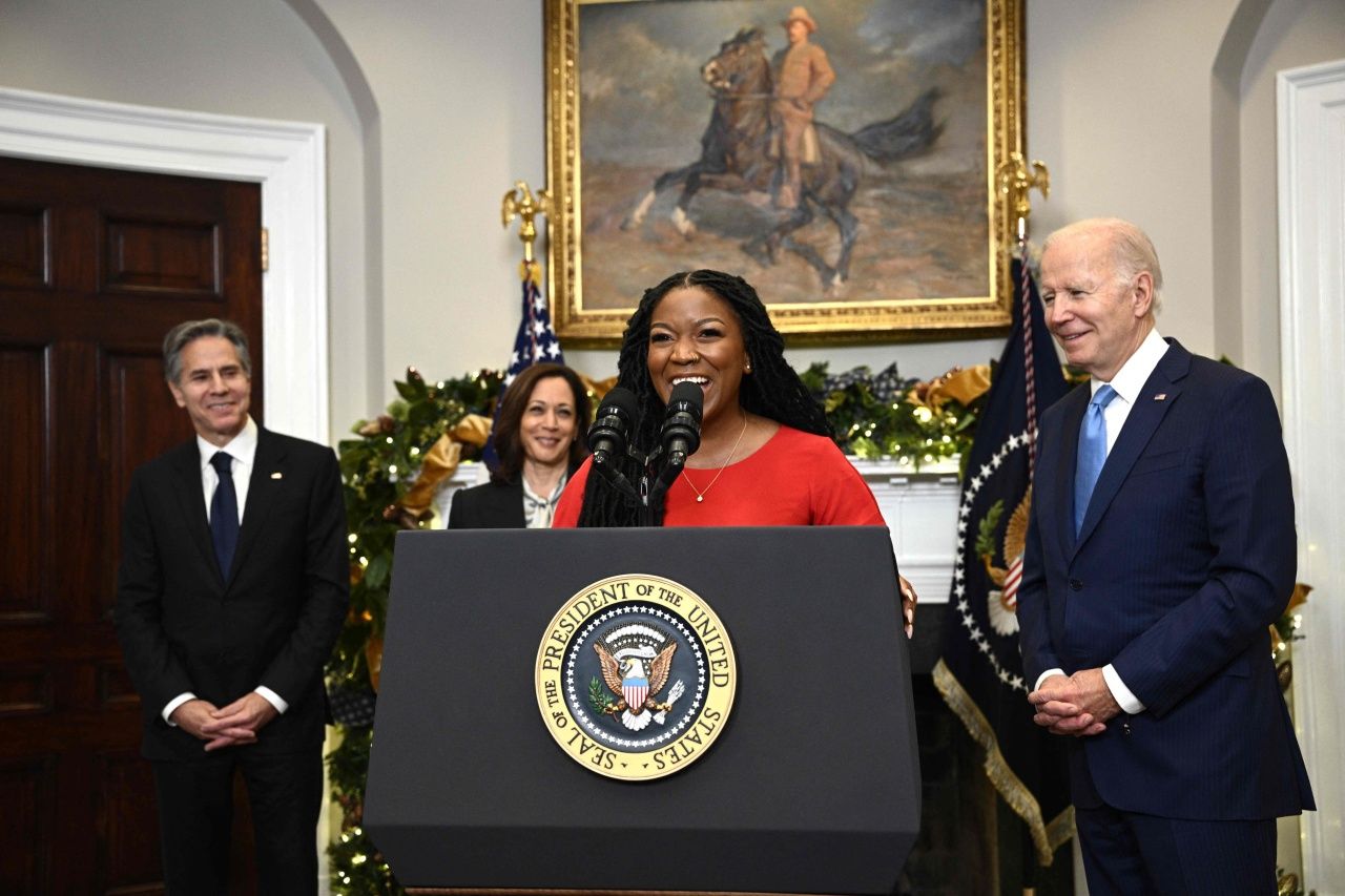 Cherelle Griner  ภรรยาของบริตนีย์ ไกรเนอร์ กล่าวกับนักข่าวด้วยความดีใจที่ไกรเนอร์ ได้รับการปล่อยตัว หลังจากประธานาธิบดีโจ ไบเดนแถลงข่าวเมื่อ 8 ธ.ค.2565ว่ารัสเซียปล่อยตัวไกรเนอร์แล้ว แลกเปลี่ยนกับสหรัฐฯปล่อยวิคเตอร์ บูท 