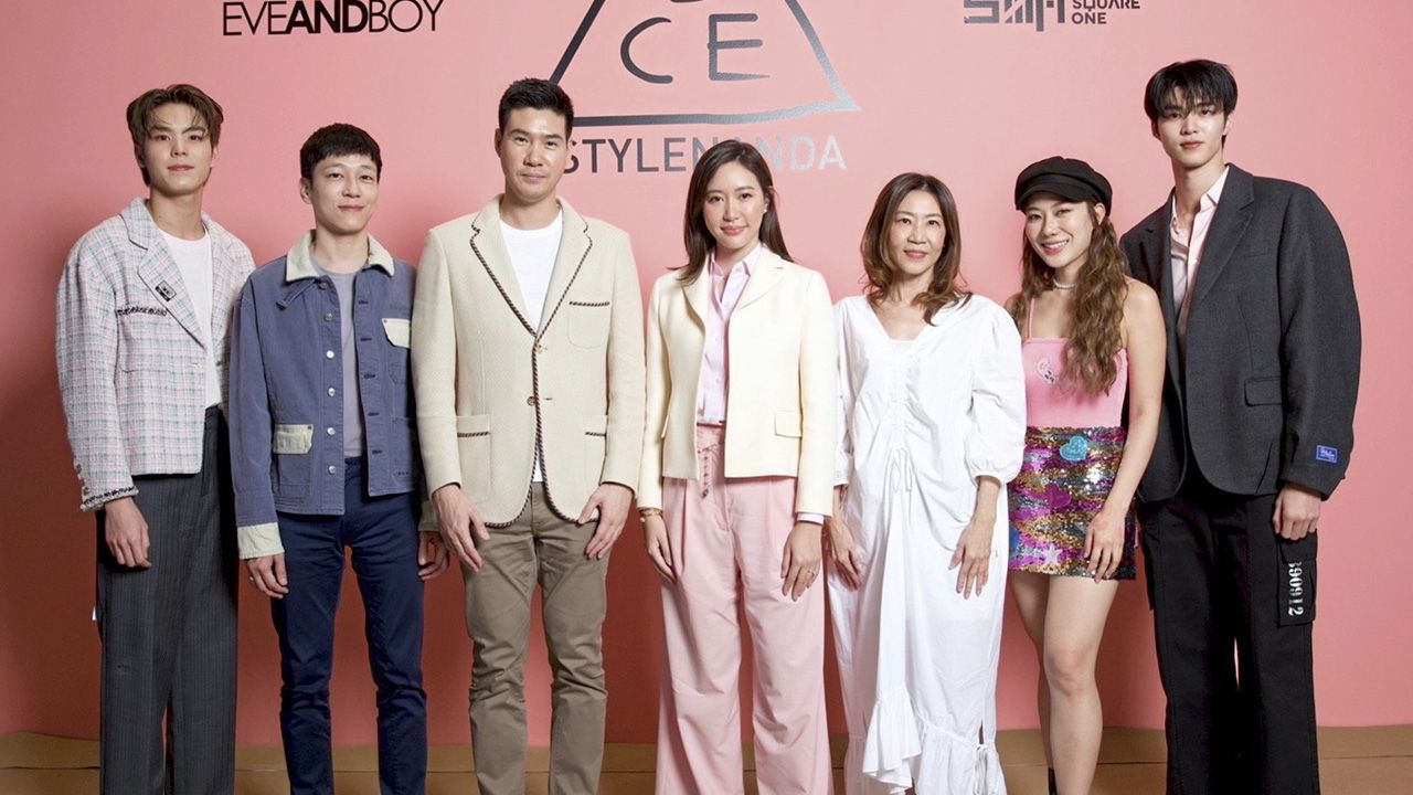 จากเกาหลี  -  ไพลิน อัมพุช ผู้บริหารเดอะมอลล์ กรุ๊ป จัดงาน “3CE EVEANDBOY GRAND OPENING” เปิดตัวเคาน์เตอร์แบรนด์ 3CE เครื่องสำอางจากเกาหลี ในร้าน EVEANDBOY พร้อมประกาศความสำเร็จเป็นปีที่ 8 โดยมี กฤตนัน อัญชนานันท์ มาร่วมงานด้วย ที่สยามสแควร์วัน วันก่อน.