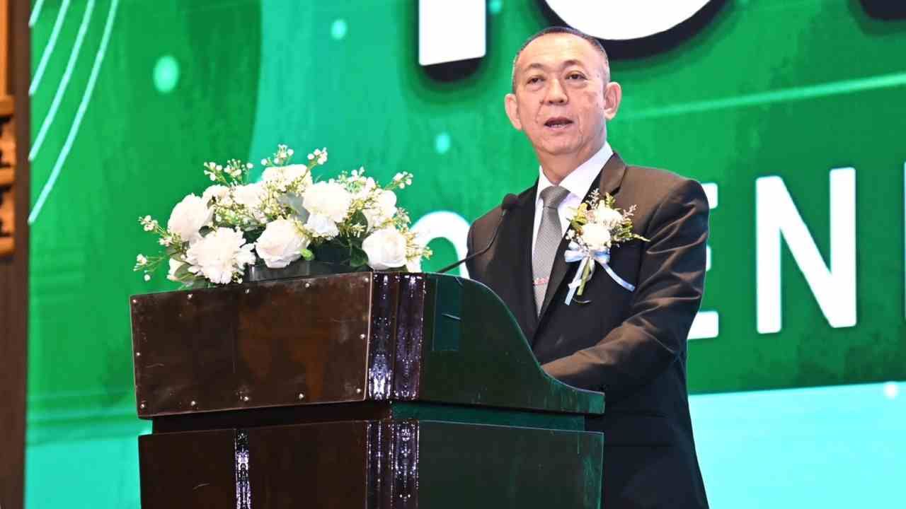 นายเฉลิมชัย ศรีอ่อน รมว.เกษตรและสหกรณ์ 