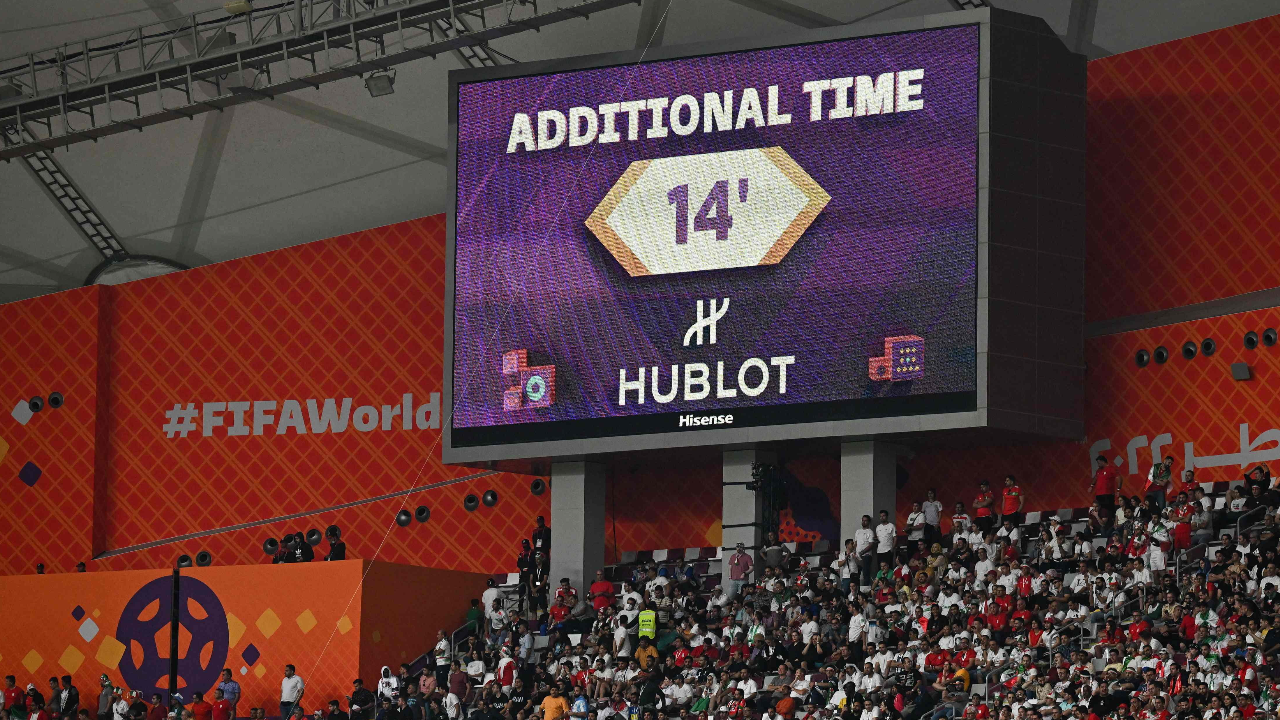 คิดมาดีแล้ว "พรีเมียร์ลีก" ตอบชัด สนไม่สน? วิธีการทดเวลาแบบ “ฟุตบอลโลก 2022”