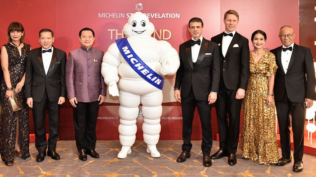 มิชลิน คริส เกลดฮิลล์ ผอ.มิชลิน ไกด์ ภาคพื้นเอเชียตะวันออก จัดงาน “MICHELIN STAR REVELATION THAILAND 2023” โดยมี ศรัณย์ เจริญสุวรรณ, ฐาปน สิริวัฒนภักดี, ประวิช สุขุม, มานูเอล มอนตานา และ ม.ล.รดีเทพ เทวกุล มาร่วมงานด้วย ที่โรงแรมดิ แอทธินี วันก่อน.