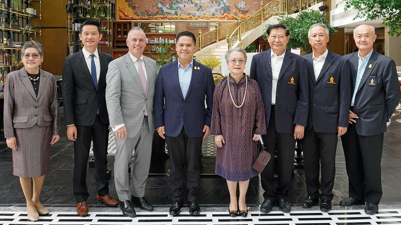 ต้องช่วยกัน วราวุธ ศิลปอาชา รมว.ทรัพยากรธรรมชาติและสิ่งแวดล้อม บรรยายพิเศษ “เทรนด์การท่องเที่ยวอย่างยั่งยืนกับการมีส่วนร่วมภาคธุรกิจโรงแรม” โดยมี เทียนประสิทธิ์ ไชยภัทรานันท์, สุรพงษ์ เตชะหรูวิจิตร และ ปิแอร์ อังเดร เพเลเทียร์ มาร่วมฟังด้วย ที่ รร.มณเฑียร วันก่อน.