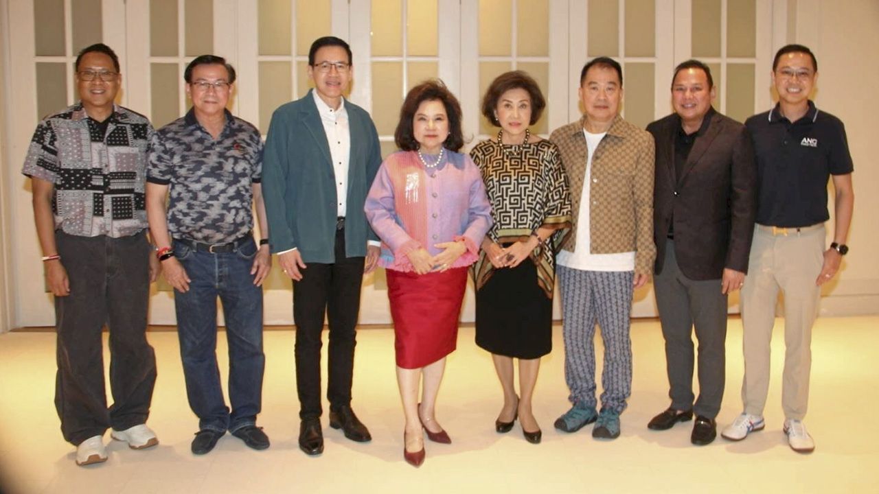 แท้งกิ้ว - ดร.นุชนาถ วสุรัตน์ และ ดร.สุทธิพล ทวีชัยการ จัดงานเลี้ยงขอบคุณนักแสดงงิ้วการกุศลชุดเปาบุ้นจิ้น ตอนบุญคุณกับความยุติธรรม โดยมี ดร.สมพร สืบถวิลกุล, ร.อ.ชาคริต ศึกษากิจ และ ดร.ธีรอัศฐ์ สีหสินอิทธ มาร่วมงานด้วย ที่ รร.แกรนด์ ไฮแอท เอราวัณ วันก่อน.
