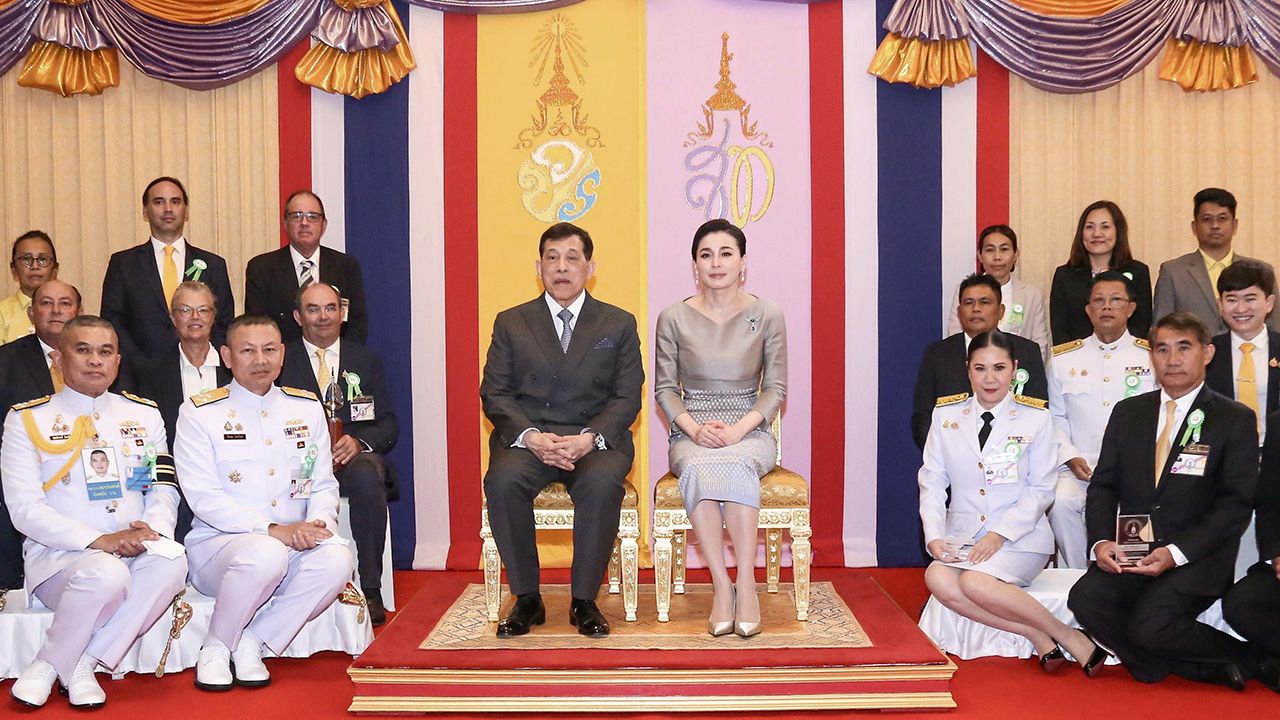 พระบาทสมเด็จพระเจ้าอยู่หัว และ สมเด็จพระนางเจ้าฯ พระบรมราชินี เสด็จฯไปพระราชทานรางวัลแก่ผู้ชนะเลิศการแข่งขันเรือใบนานาชาติ “ภูเก็ตคิงส์คัพรีกัตต้า” ครั้งที่ 36 ณ โรงแรมบียอนด์ กะตะ จ.ภูเก็ต เมื่อวันที่ 6 ธันวาคม.