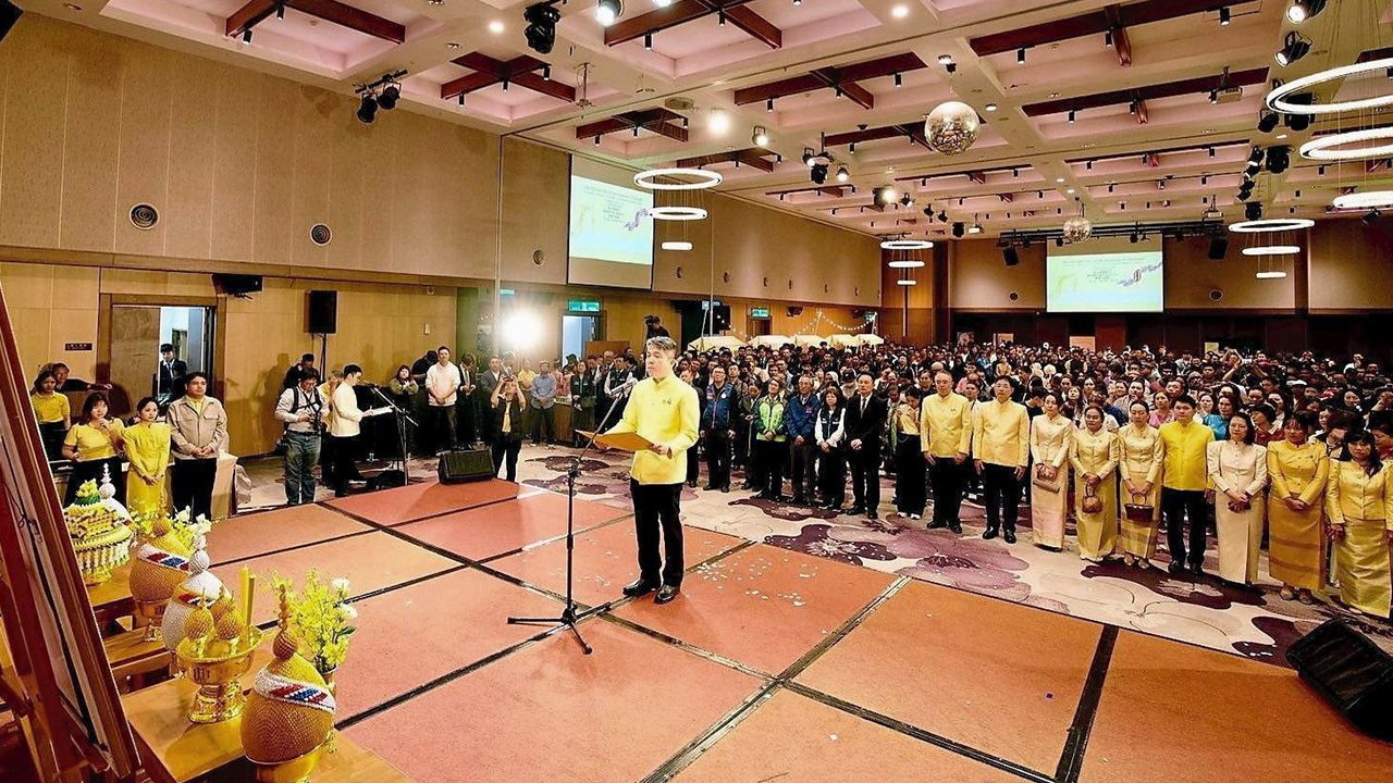 วันสำคัญ - ณรงค์ บุญเสถียรวงศ์ ผอ.ใหญ่ สนง.การค้าและเศรษฐกิจไทย ไทเป ไต้หวัน จัดงานวันคล้ายวันพระบรมราชสมภพ พระบาทสมเด็จพระบรมชนกาธิเบศรฯ วันชาติ และวันพ่อแห่งชาติ มีแรงงานไทยมาร่วมงานจำนวนมาก.