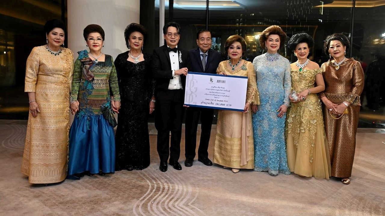 ให้ซอนต้า - สุริยน ศรีอรทัยกุล มอบเงินรายได้จากการประมูลจิวเวลรีและกระเป๋าจูดิธลีเบอร์ 381,000 บาท ให้ ดร.สุมาลี ศรีสุภรวาณิชย์ เพื่อใช้ในกิจกรรมของสโมสรซอนต้ากรุงเทพ โดยมี ดร.พัชรา วีรบวรพงศ์ และ ดร.กัลยา โล่ห์รัตนเสน่ห์ มาร่วมรับมอบด้วย ที่ รร.ดุสิตธานี วันก่อน.