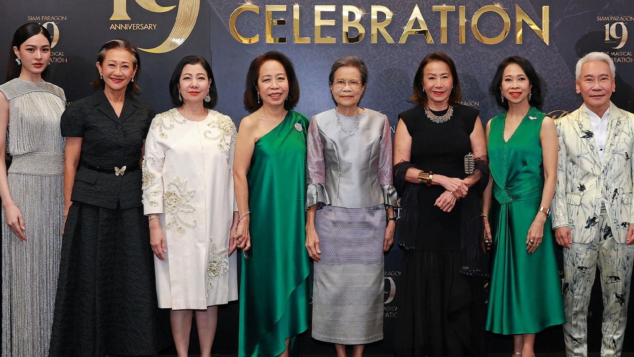 19 ขวบ - คุณหญิงชฎา วัฒนศิริธรรม จัดงาน “Siam Paragon 19th Anniversary : The Magical Celebration” ฉลองครบรอบ 19 ปี สยามพารากอน โดยมี ศุภลักษณ์ อัมพุช, พาสินี ลิ่มอติบูลย์, กฤษณา อัมพุช, เกตุวลี นภาศัพท์ และ ชฎาทิพ จูตระกูล มาร่วมงานด้วย ที่สยามพารากอน วันก่อน.