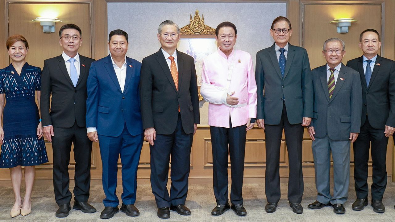 ไทยเวียดนาม สนั่น อังอุบลกุล จัดประชุมคณะกรรมการสมาคมมิตรภาพไทยเวียดนาม เพื่อส่งเสริมโครงการแลกเปลี่ยนเยาวชนด้านการศึกษาและกีฬา โดยมี ชาติศิริ โสภณพนิช,ประดาป พิบูลสงคราม และ นิธิ ภัทรโชค มาร่วมงานด้วย ที่ธนาคารกรุงเทพ สนง.ใหญ่ วันก่อน.