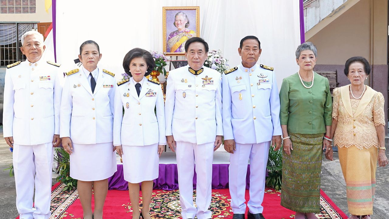 กฐินพระราชทาน สมบัติ–ดร.ชลิดา อนันตรัมพร เป็นประธานในพิธีถวายผ้ากฐินพระราชทาน โดยมี ปัญญา แพมงคล, จันทรา กุลนันทคุณ, ณรงค์ สุขโท้, ปราณี อนันตรัมพร และ สุนีย์รัตน์ เรืองบัณฑิต มาร่วมในพิธีด้วย ที่วัดทับปรูพัฒนาราม อ.ตะพานหิน จ.พิจิตร วันก่อน.