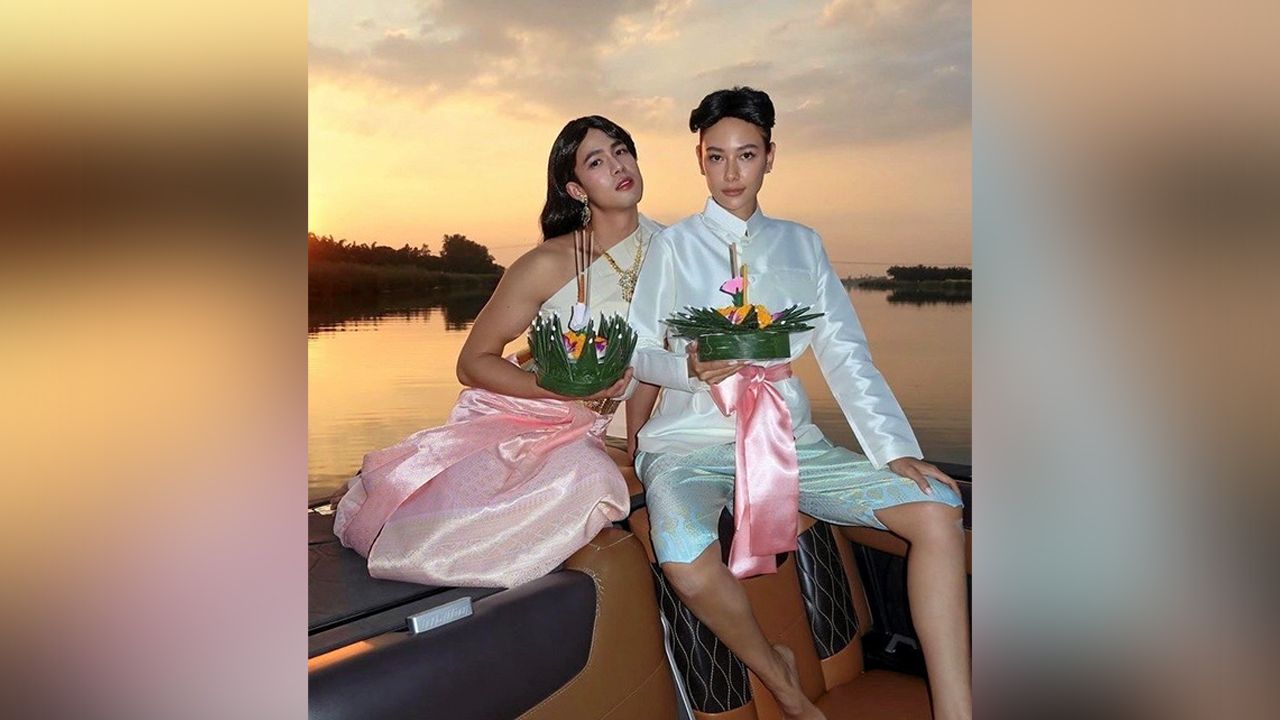 คลิปคู่ที่รอคอย แซมมี่ เคาวเวลล์ ควง แชมป์–ชนาธิป จัดเต็มสลับชุดไทยกันใส่แต่งชายหญิงเล่นเซิร์ฟธีมวันลอยกระทง เปิดตัวคอนเทนต์คู่ครั้งแรกหลังเป็นแฟนกันแบบใหม่แบบสับ!