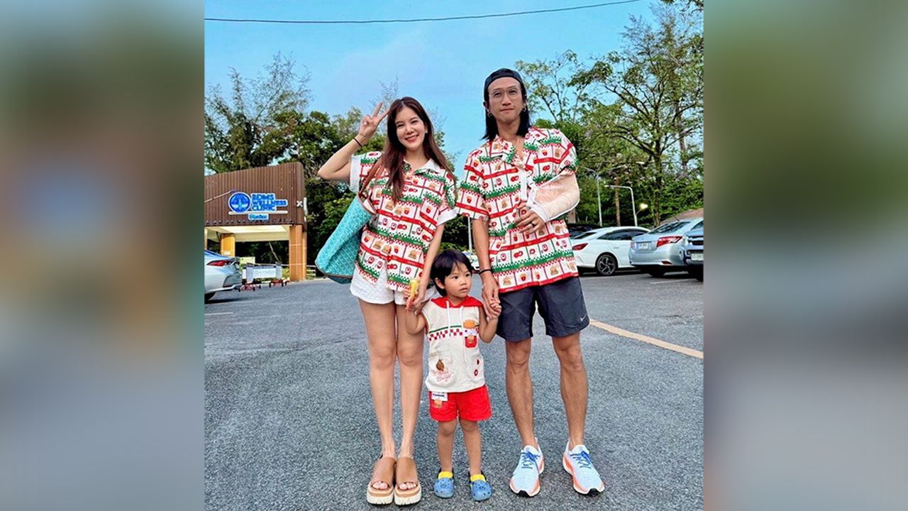 อัปเดตให้แฟนๆ ที่ห่วง หลัง ตูน บอดี้สแลม ผ่าตัดโพรงประ สาทข้อศอกข้างซ้าย ก้อย–รัชวิน เผยตูนอยู่ในช่วงพักฟื้นงดอุ้มลูก 1 เดือน อดทนอีกนิดเดี๋ยวก็หายนะ กำลังใจแน่นๆ.