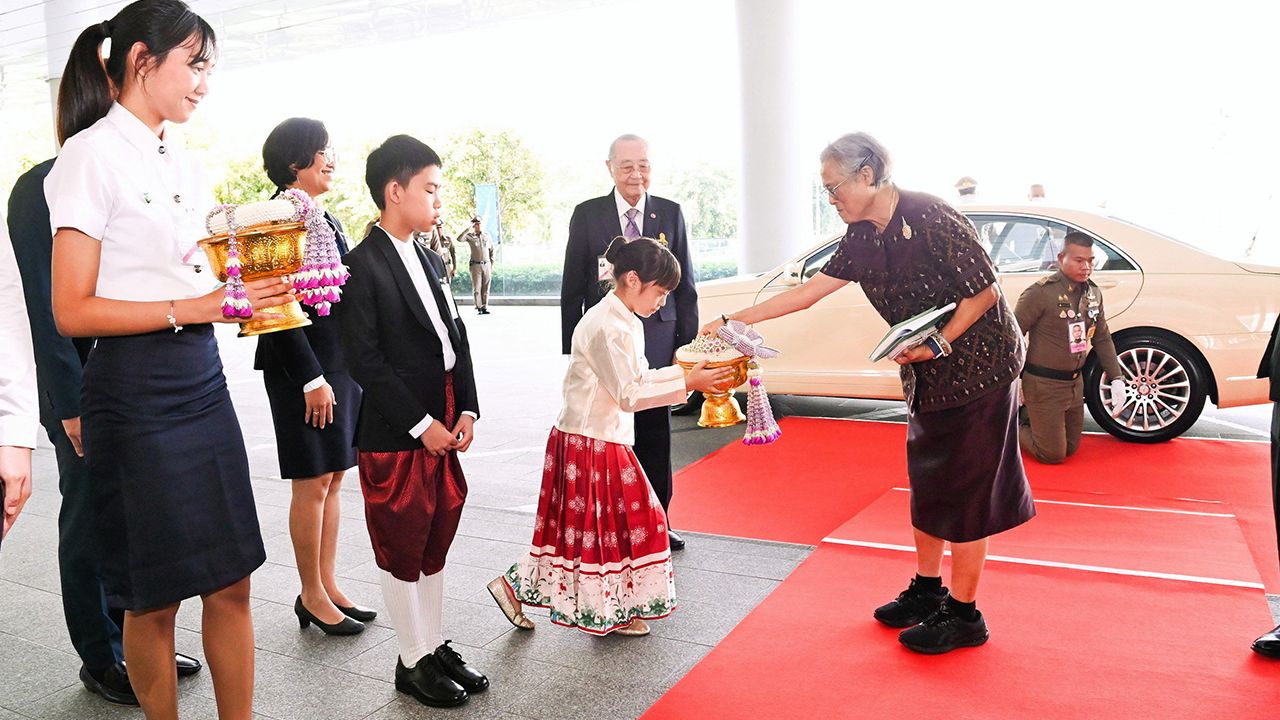 สมเด็จพระกนิษฐาธิราชเจ้า กรมสมเด็จพระเทพรัตนราชสุดาฯ สยามบรมราชกุมารี เสด็จพระราชดำเนินไปทรงเปิดการประชุมวิชาการระดับนานาชาติ เรื่อง สิ่งแวดล้อม การดำรงชีวิตและการบริการ ครั้งที่ 4 ประจำปี 2567 และทรงแสดงปาฐกถาพิเศษ ณ ศูนย์การประชุมแห่งชาติสิริกิติ์ เขตคลองเตย เมื่อวันที่ 19 พฤศจิกายน.