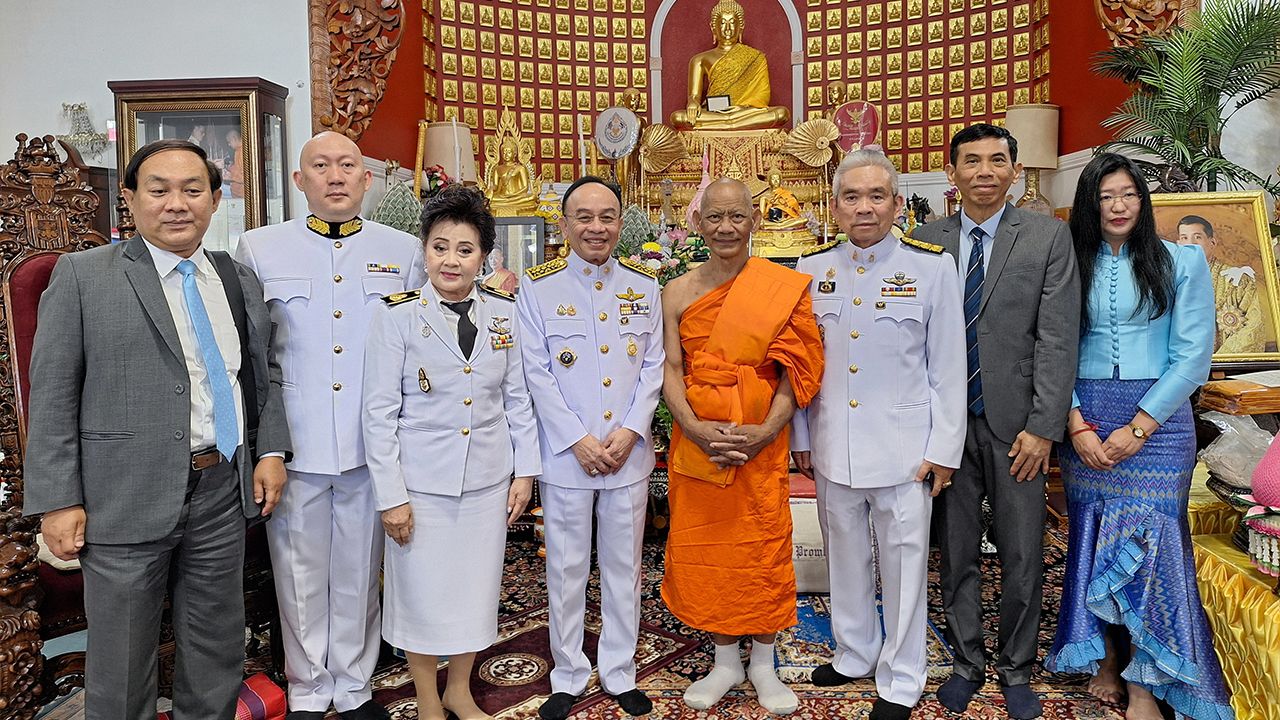 กฐินพระราชทาน ดร.เฉลิม หาญพาณิชย์ เป็นประธานเชิญผ้าพระกฐินพระราชทาน ไปทอดถวาย ณ วัดพรหมคุณาราม เมืองฟินิกซ์ รัฐอริโซนา สหรัฐฯ โดยมี พระวิเทศพรหมคุณ เจ้าอาวาส เป็นประธานฝ่ายสงฆ์.