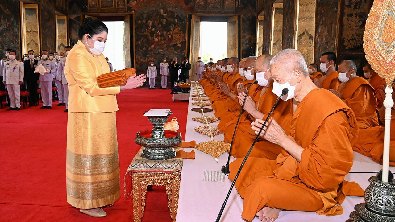 พระเจ้าวรวงศ์เธอ พระองค์เจ้าอทิตยาทรกิติคุณ เสด็จแทนพระองค์ไปทรงบำเพ็ญพระกุศลถวายผ้าพระกฐิน ทรงพระกรุณาโปรดเกล้าฯ พระราชทานเชิญไปทอดถวายยังที่ชุมนุมสงฆ์ ณ วัดสุทัศนเทพวราราม เขตพระนคร เมื่อวันก่อน.