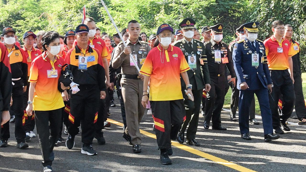 สมเด็จพระกนิษฐาธิราชเจ้า กรมสมเด็จพระเทพรัตนราชสุดาฯ สยามบรมราชกุมารี เสด็จฯทรงนำข้าราชการ นักเรียนนายร้อย เดิน “เขาชะโงกซุปเปอร์ฮาล์ฟมาราธอน 67” ณ โรงเรียนนายร้อยพระจุลจอมเกล้า เมื่อวันที่ 10 พฤศจิกายน.