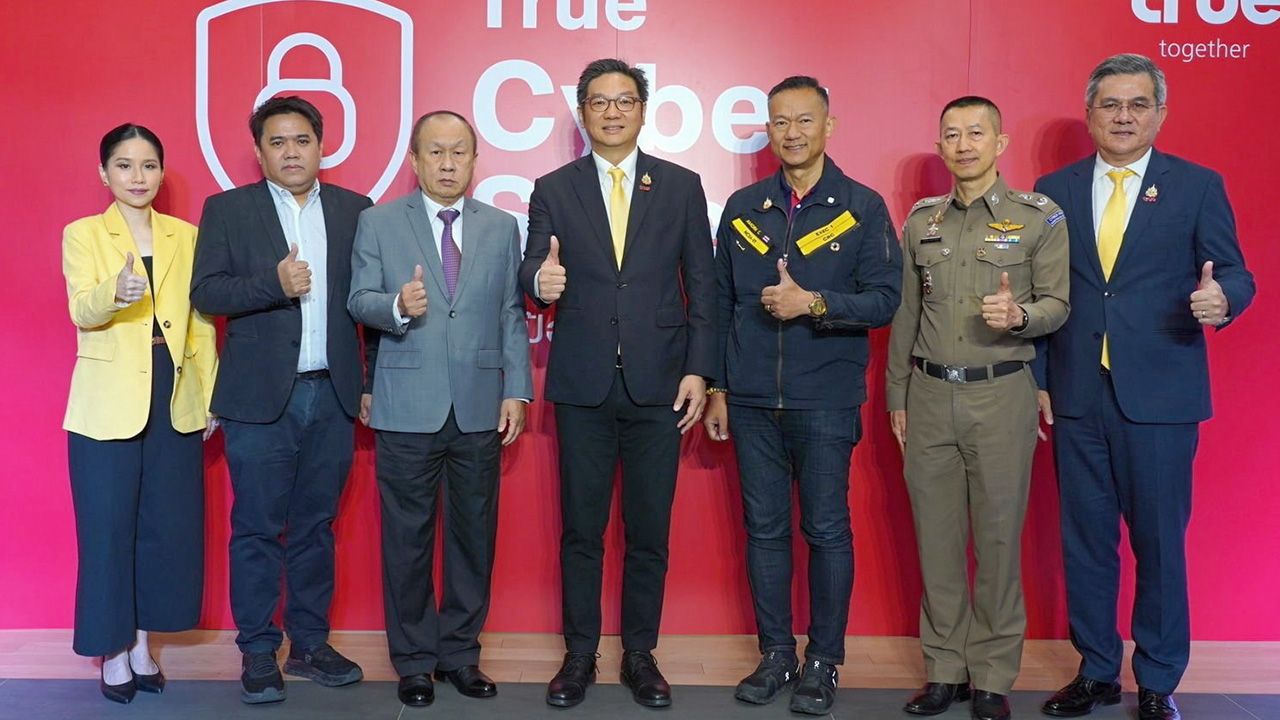 ป้องกันได้ มนัสส์ มานะวุฒิเวช เปิดตัวบริการ “ทรู ไซเบอร์เซฟ True CyberSafe” ระบบป้องกันภัยไซเบอร์จากมิจฉาชีพ พร้อมระบบป้องกันการดูดเงิน 3 ชั้น TrueMoney 3 x Protection โดยมี พล.อ.ต.อมร ชมเชย และ มนสินี นาคปนันท์ มาร่วมงานด้วย ที่ทรู ทาวเวอร์ รัชดา วันก่อน.