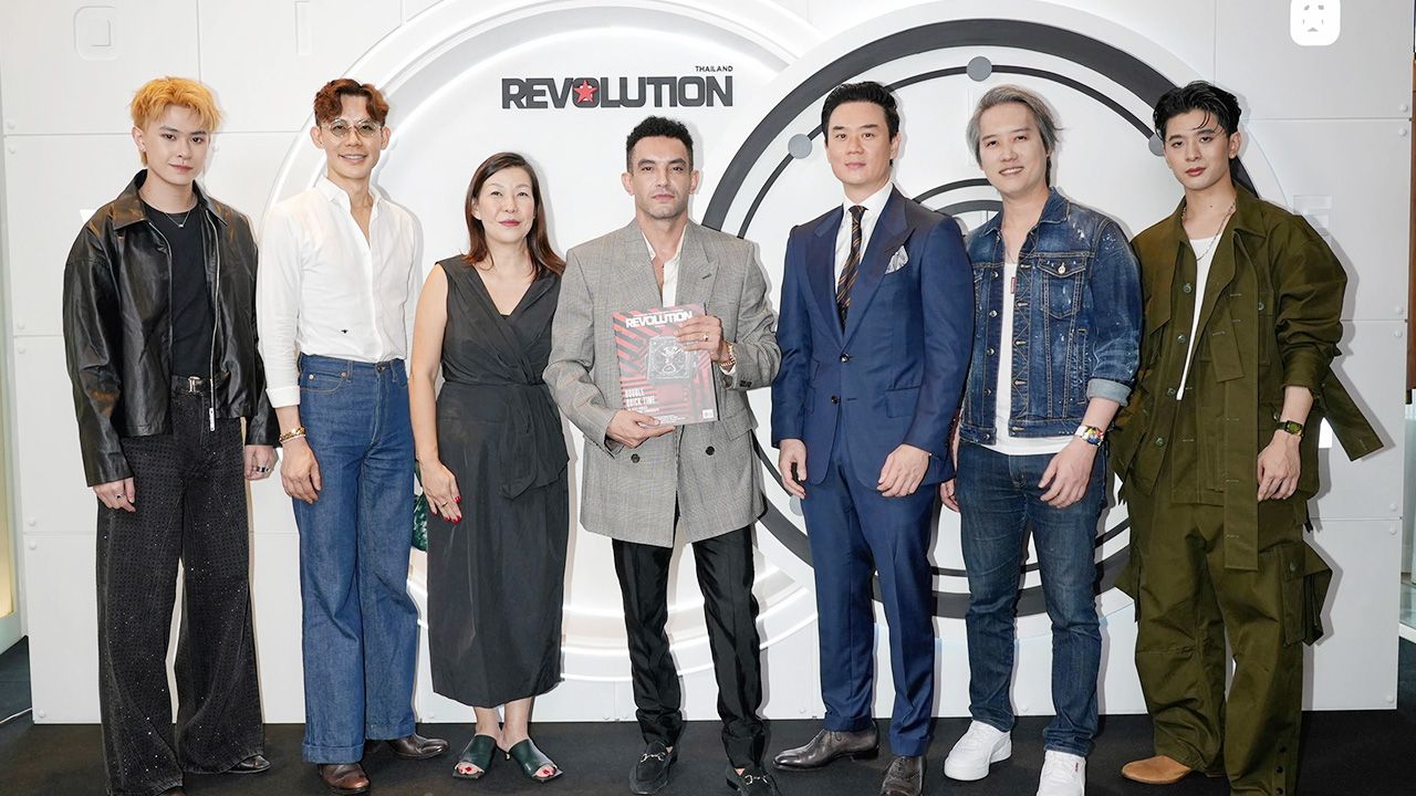 น่าอ่าน อาลี ซีอานี และ มาเรีย ลิม แถลงข่าวการถือลิขสิทธิ์ในไทยของ “Revolution Thailand” นิตยสารนาฬิกาชั้นนำจากสิงคโปร์ โดยมี วราวุธ เลาหพงศ์ชนะ, วิศรุต รังษีสิงห์พิพัฒน์และ บดินทร์ เซนย์วิบูลย์ มาร่วมงานด้วย ที่ร้าน Blue By Alain Ducasse ไอคอนสยาม วันก่อน.