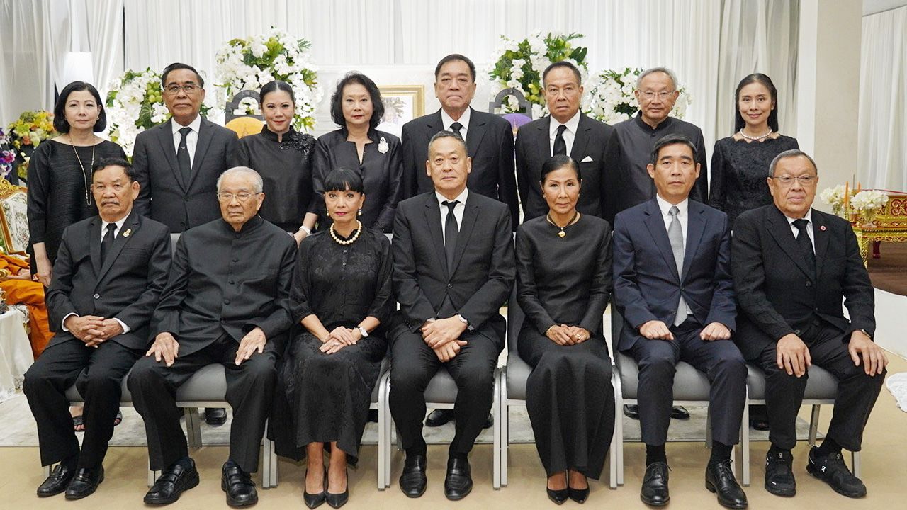 สู่สุคติ เศรษฐา ทวีสิน และ กอบกาญจน์ วัฒนวรางกูร เป็นประธานในพิธีสวดพระอภิธรรมศพ ทพญ.ลัดดา จารุวัสตร์ โดยมี พญ.พักตร์พิไล ทวีสิน, พล.ต.อ.สมยศ พุ่มพันธุ์ม่วง, อมเรศ ศิลาอ่อน, ขรรค์ ประจวบเหมาะ และ ฐาปนีย์ เกียรติไพบูลย์ มาร่วมในพิธีด้วย ที่วัดเทพศิรินทราวาส วันก่อน.