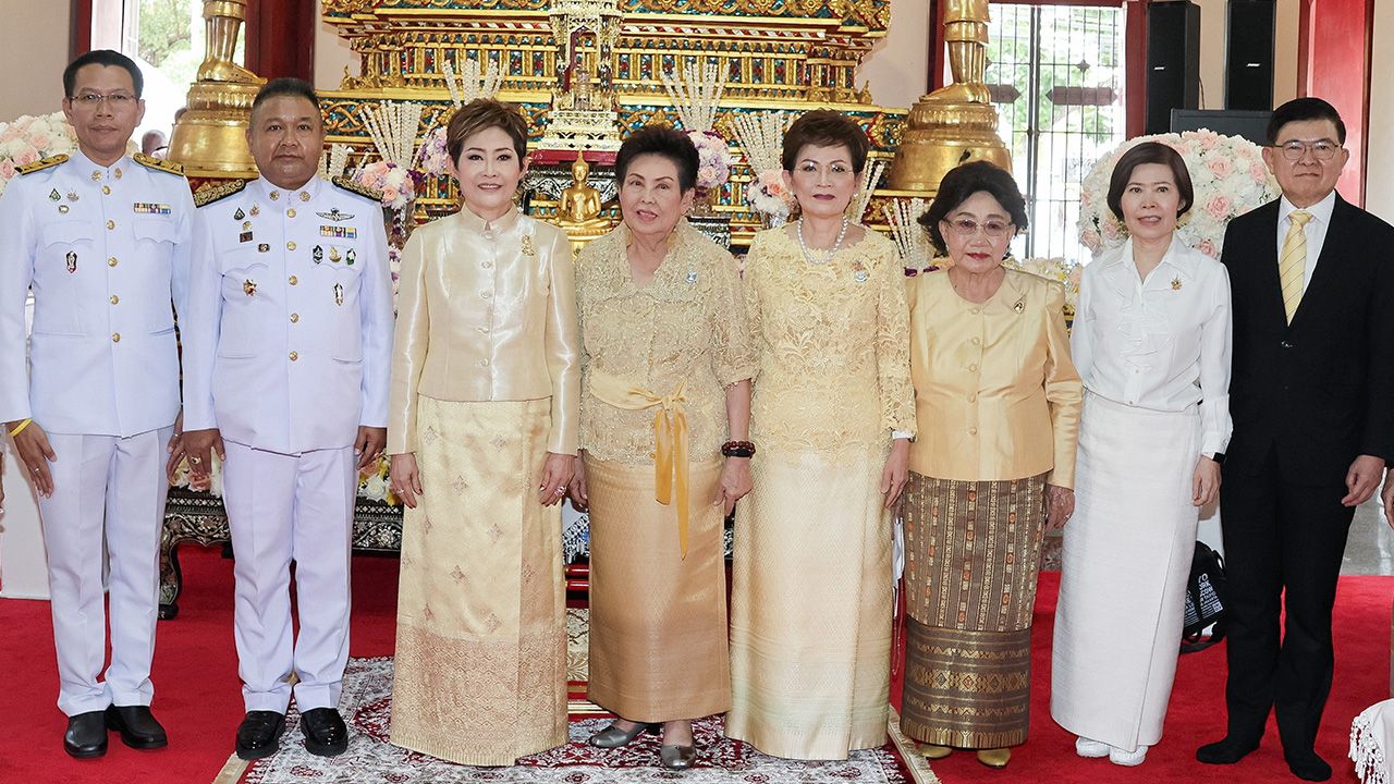 กฐินพระราชทาน คุณหญิงณัฐิกา วัธนเวคิน อังอุบลกุล เป็นประธานในพิธีถวายผ้าพระกฐินพระราชทาน โดยมี จรรย์สมร วัธนเวคิน, พนิดา เทพกาญจนา, ธัมม์จำนง ชยสิทธิปกรณ์, ฐิตินันท์ วัธนเวคิน และ จิรเสกข์ วัฒนมงคล มาร่วมในพิธีด้วย ที่วัดหิรัญรูจีวรวิหาร วันก่อน.