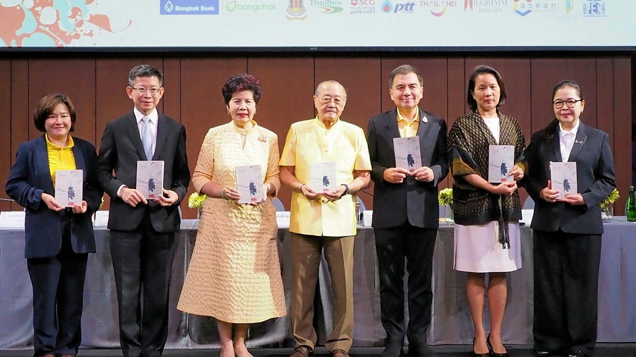 โปรดทราบ ดร.สุเมธ ตันติเวชกุล แถลงข่าวประกาศผลให้นวนิยาย “กี่บาด” ของ ประเสริฐศักดิ์ ปัดมะริด ได้รับรางวัลซีไรต์ ประจำปี 2567 โดยมี คุณหญิงทิพาวดี เมฆสวรรค์,นิติกร กรัยวิเชียร และ ดร.กอบศักดิ์ ภูตระกูล มาร่วมงานด้วย ที่อาคาร CW Tower วันก่อน.