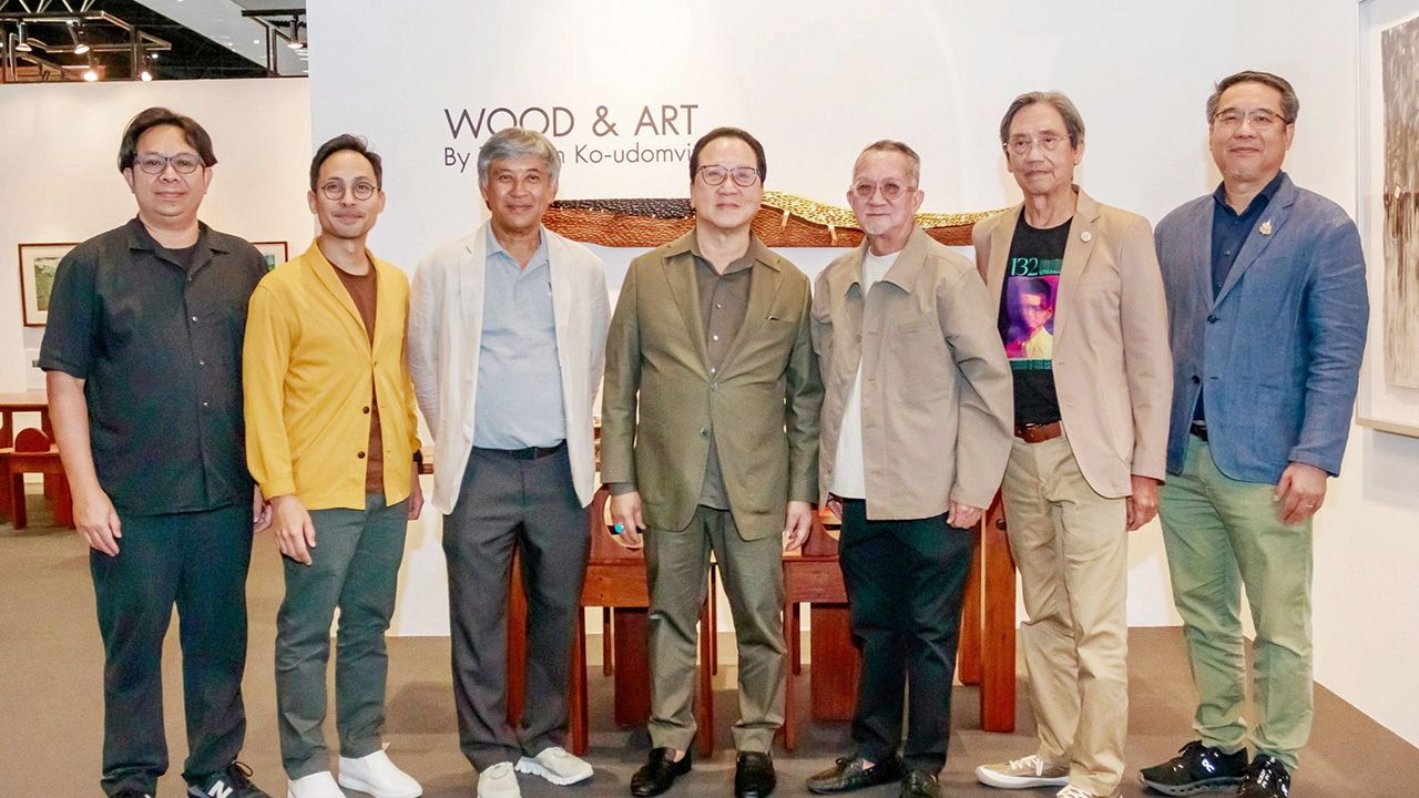 ตามไปชม - บุญชัย เบญจรงคกุล เปิดนิทรรศการ “Wood & Art by ARDEL Gallery” งานแสดงผลงานศิลปะสื่อถึงความสัมพันธ์ระหว่างคนกับธรรมชาติ จัดถึง 3 พ.ย. โดยมี ศ.ถาวร โกอุดมวิทย์, ศ.พิษณุ ศุภนิมิตร และ นรรัตน์ ลิ่มนรรัตน์ มาร่วมงานด้วย ที่อิมแพ็ค เมืองทองธานี วันก่อน.