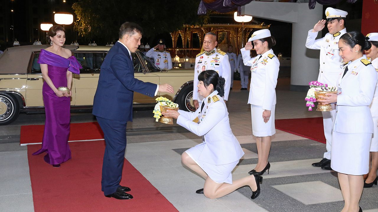 พระบาทสมเด็จพระเจ้าอยู่หัว และ สมเด็จพระนางเจ้าฯ พระบรมราชินี เสด็จพระราชดำเนินไปทอดพระเนตรการแสดงโขนมูลนิธิส่งเสริมศิลปาชีพตอน “พระจักราวตาร” ในการนี้ แพทองธาร ชินวัตร นายกรัฐมนตรี เฝ้าฯ รับเสด็จ ณ หอประชุมใหญ่ ศูนย์วัฒนธรรมแห่งประเทศไทย เขตห้วยขวาง เมื่อวันที่ 3 พฤศจิกายน