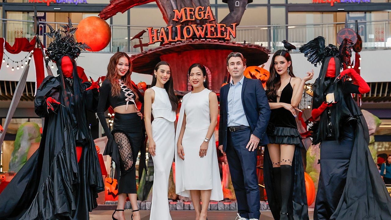 ฮาโลวีน วรรณวิมล อรดีดลเชษฐ์ และ ฌ็อง–ดาวิด คริสติญอง อาเรล เปิดงาน “MEGA HALLOWEEN” เพื่อต้อนรับเทศกาลฮาโลวีนในบรรยากาศดินแดนสุดลึกลับของเหล่าบรรดาแม่มด จัดถึง 31 ต.ค. โดยมี ภัณฑิลา วิน ปานสิริธนาโชติ มาร่วมงานด้วย ที่เมกาบางนา วันก่อน.