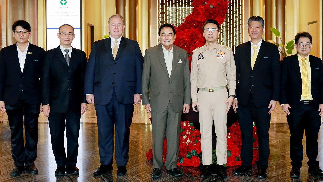 ร่วมมือ - นพ.เอกชัย เพียรศรีวัชรา รองอธิบดีกรมอนามัย เปิดการประชุมเชิงปฏิบัติการพัฒนาความร่วมมือกับองค์กรระหว่างประเทศด้านส่งเสริมสุขภาพและอนามัยสิ่งแวดล้อม โดยมี ดร.นพ. บุญฤทธิ์ สุขรัตน์ และ ดร.อัศวิน อิงคะกุล มาร่วมงานด้วย ที่โรงแรมอัศวิน แกรนด์ วันก่อน.