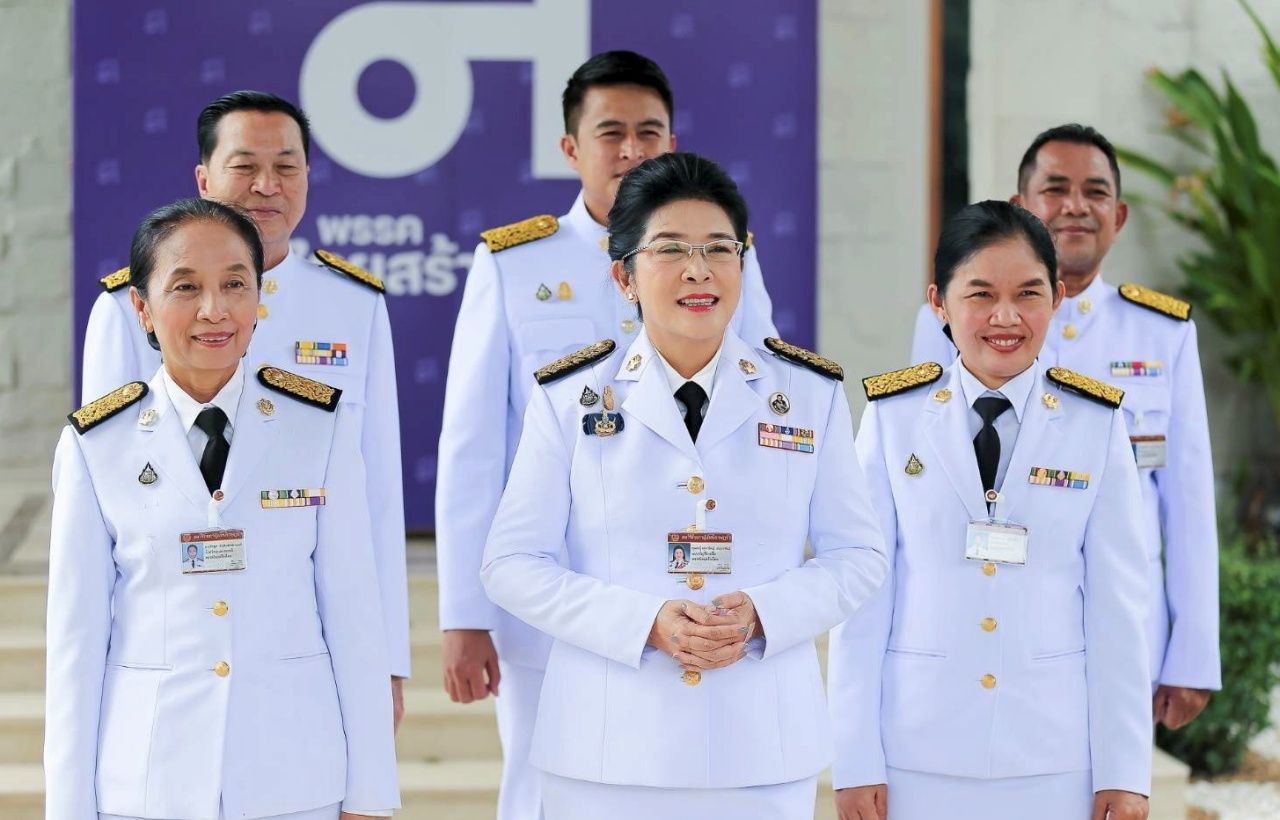 คุณหญิงสุดารัตน์ เกยุราพันธุ์ กับ 5 สส.แบ่งเขต พรรคไทยสร้างไทย